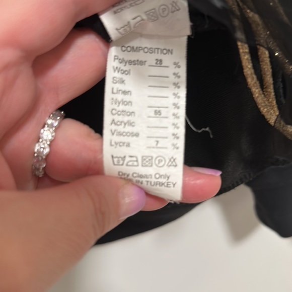 black shirt with fluffy bouquets of colorful cotton flowers - Picture 4 of 4